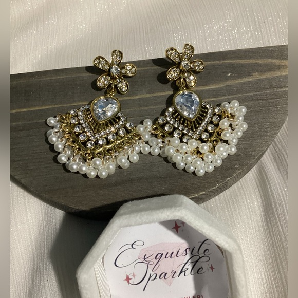 Antique Gold Vintage Style Elegant Sparkly Flower Drop Pearl Tassel Drop Earring - Picture 4 of 16